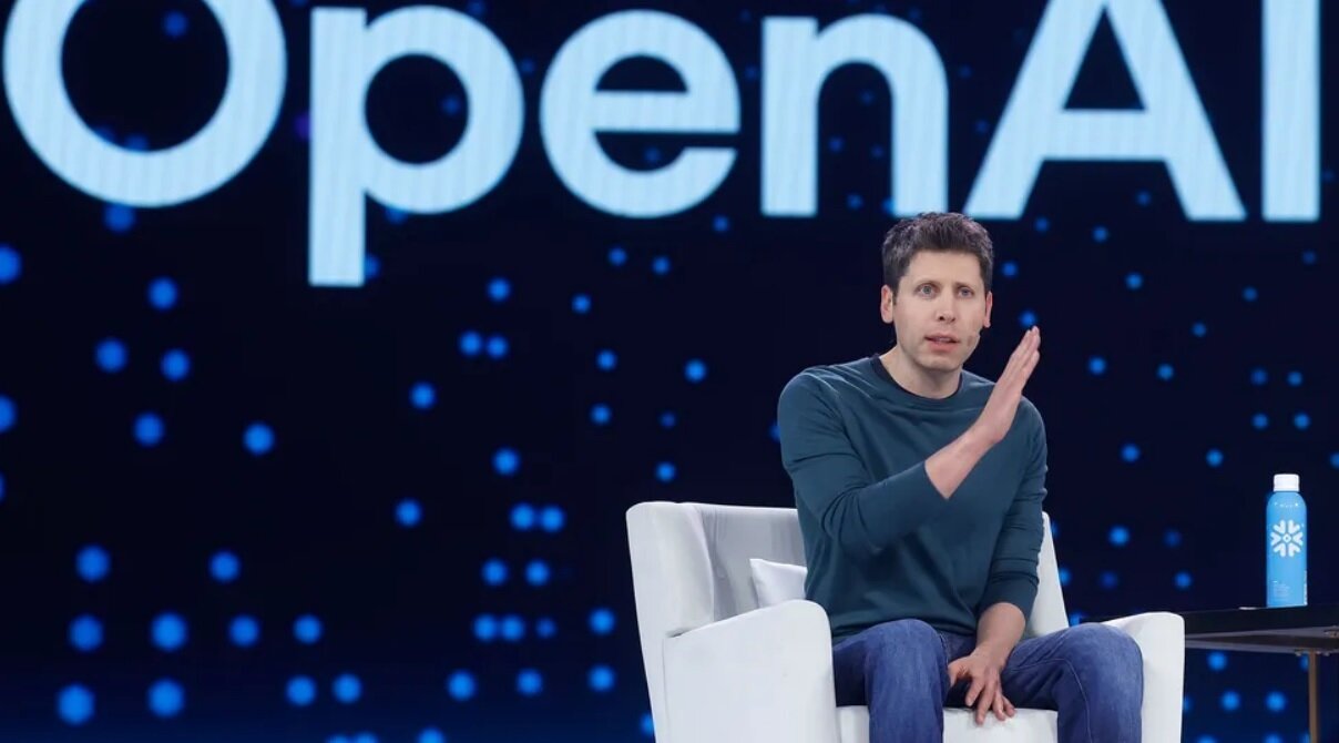 هشدار فوری مدیر «OpenAI» درباره آینده مشاغل «بی‌فایده»!