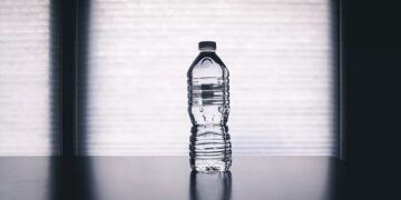عطش هوش مصنوعی / یک بطری آب برای یک چت کوتاه با «ChatGPT»