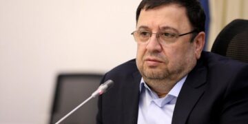 فیروزآبادی: ترور فرماندهان نظامی ربطی به واتس‌اپ نداشت/ برای بستن و فیلترکردن داوطلب زیاد داریم اما...