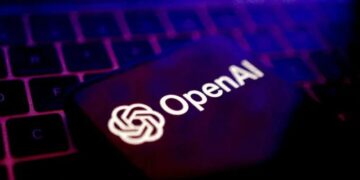 «OpenAI» خبر داد: هزاران کاربر «ChatGPT» نشانه‌های بحران روانی نشان داده‌اند