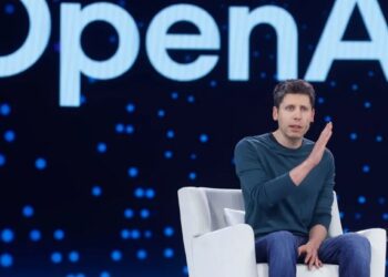 هشدار فوری مدیر «OpenAI» درباره آینده مشاغل «بی‌فایده»!