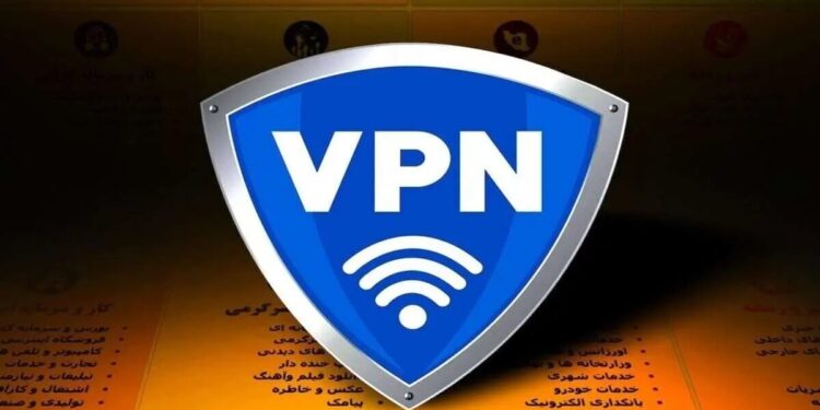 روزنامه اصولگرا: مسئولان رسمی کشور از پیام رسانهای فیلترشده استفاده می کنند و در همین حال انتظار دارند مردم از فیلترشکن استفاده نکنند
